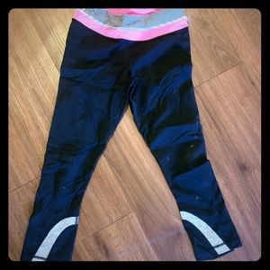 Lulu Lemon Capri length size 4. No pilling - EUC